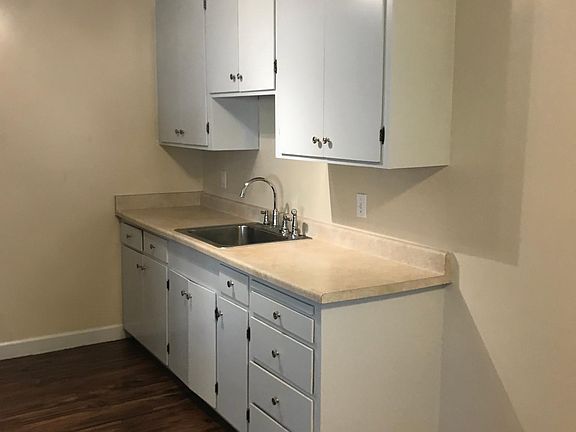 2nd image of 40 Glen Eyrie Ave APT 16