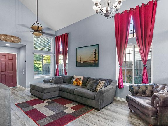 4th image of 1050 Cloverbrook Circle