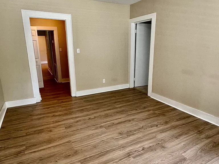 1105 College St — Photo 10