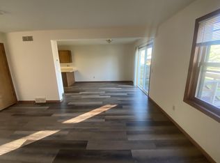 2 bed, 1.0 bath, 1200 sqft, $1,950, Sun Prairie, WI 53590
