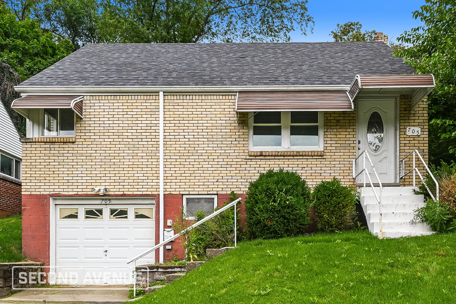 705 Churchill Ave photo 1