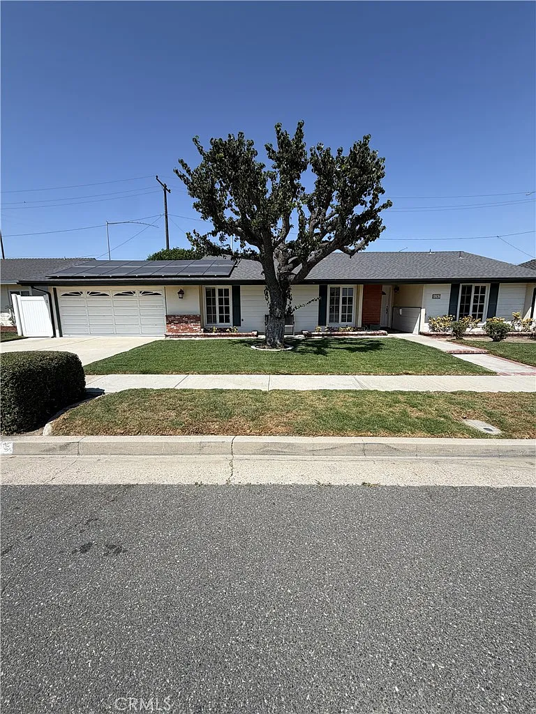 4 bed, 1426 sqft, $5,499 — Photo 1