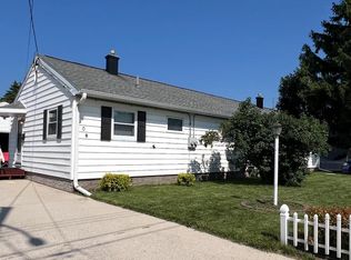 908 S 36th St #906, Manitowoc, WI 54220