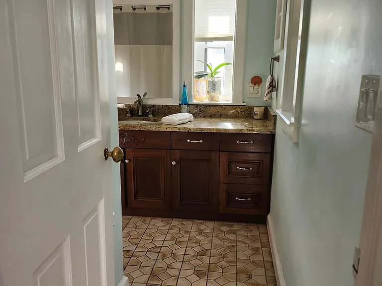 6 Howe Ave — Photo 21