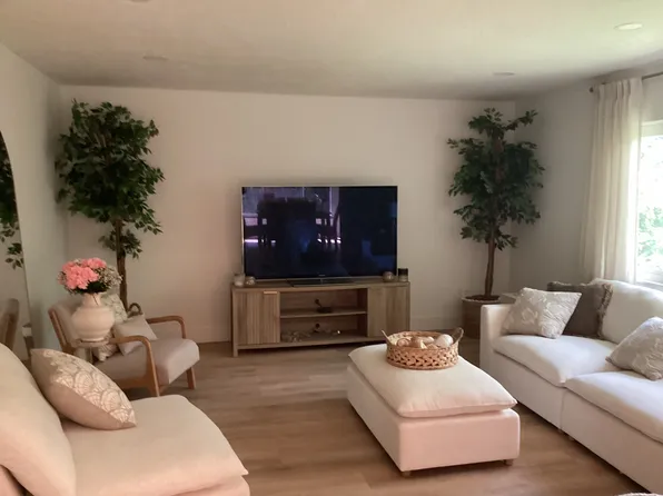 4215 Schwalbe Dr, Sarasota, FL 34235