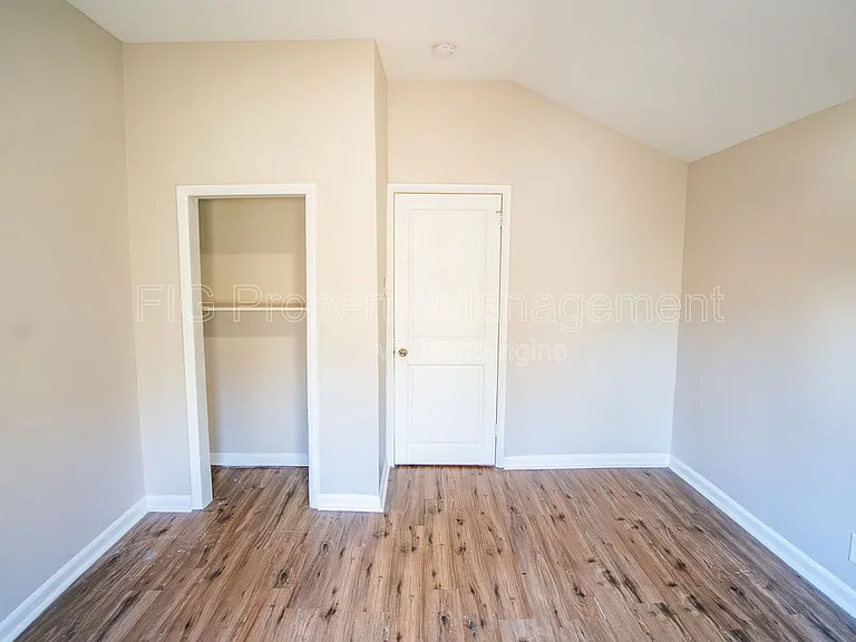 1138 Valley Dr — Photo 12