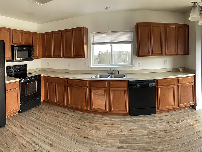 370 Charter Oak Ct — Photo 38