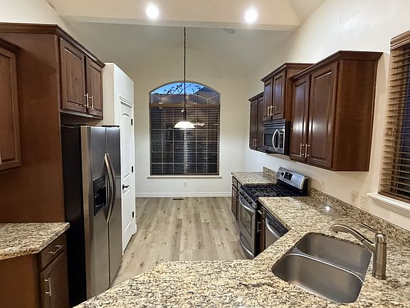 5th image of 318 E Nechatel Dr