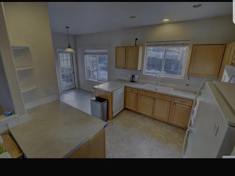 2355 NW Ridgeline Dr #1 — Photo 4