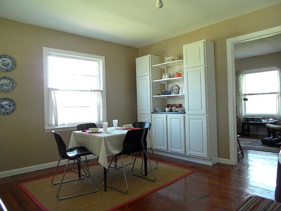 3rd image of 113 Corlis Ave