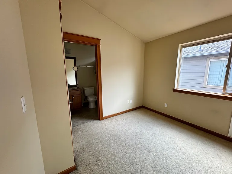 4314B 8th Ave NE #B — Photo 16