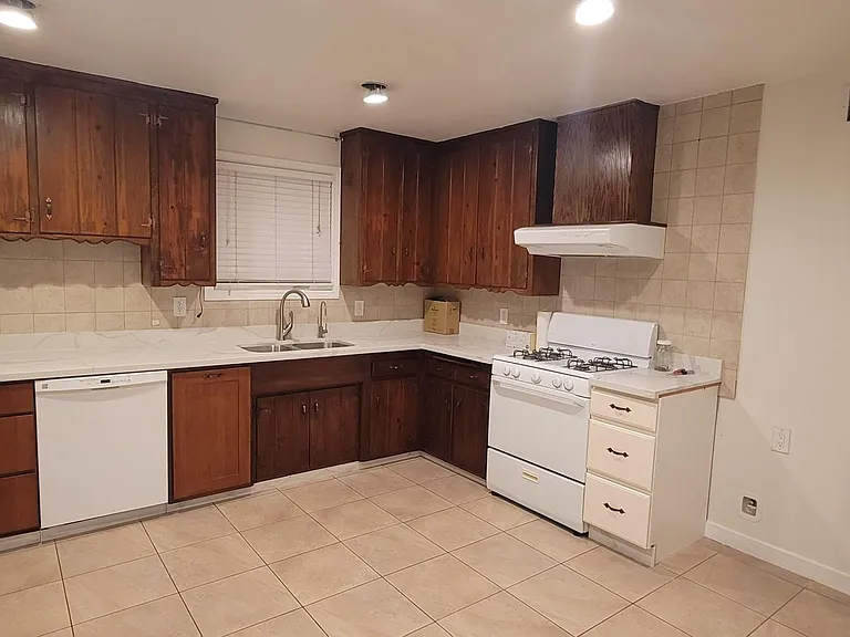 10019 Tujunga Canyon Blvd — Photo 13