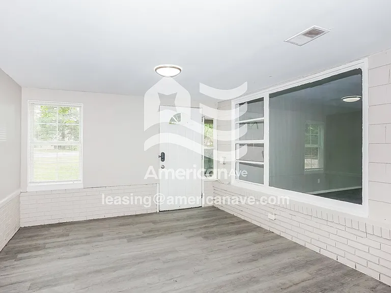 1728802_003_living_room_12816367.jpg