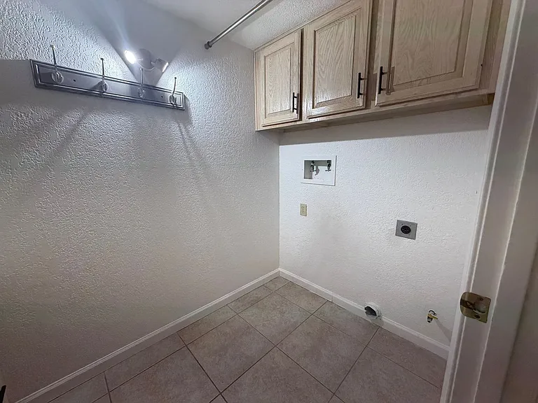 2911 Country Club Dr — Photo 25