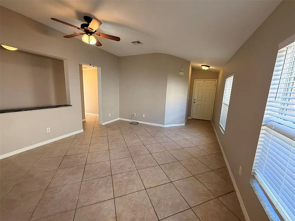 3 bed, 2.0 bath, 1296 sqft, $1,950 — Photo 4