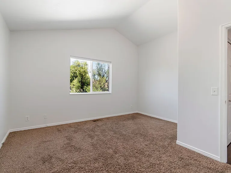 649 E Duck Creek Cir — Photo 11