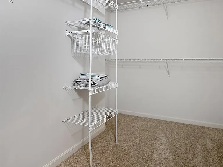 Beacon Lake Apartments — Photo 15