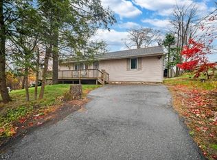 5 Metuchen Rd, Hewitt, NJ 07421