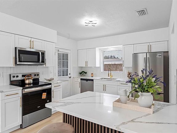 2nd image of 230 BEVERLY BOULEVARD