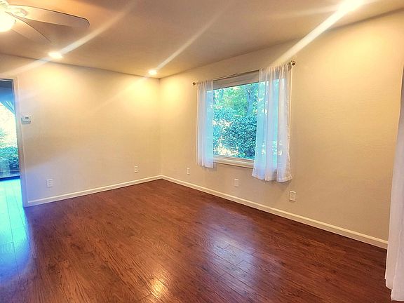 3rd image of 552 Howard St Unit A
