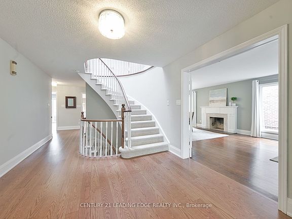 5th image of 131 Reeve Dr
