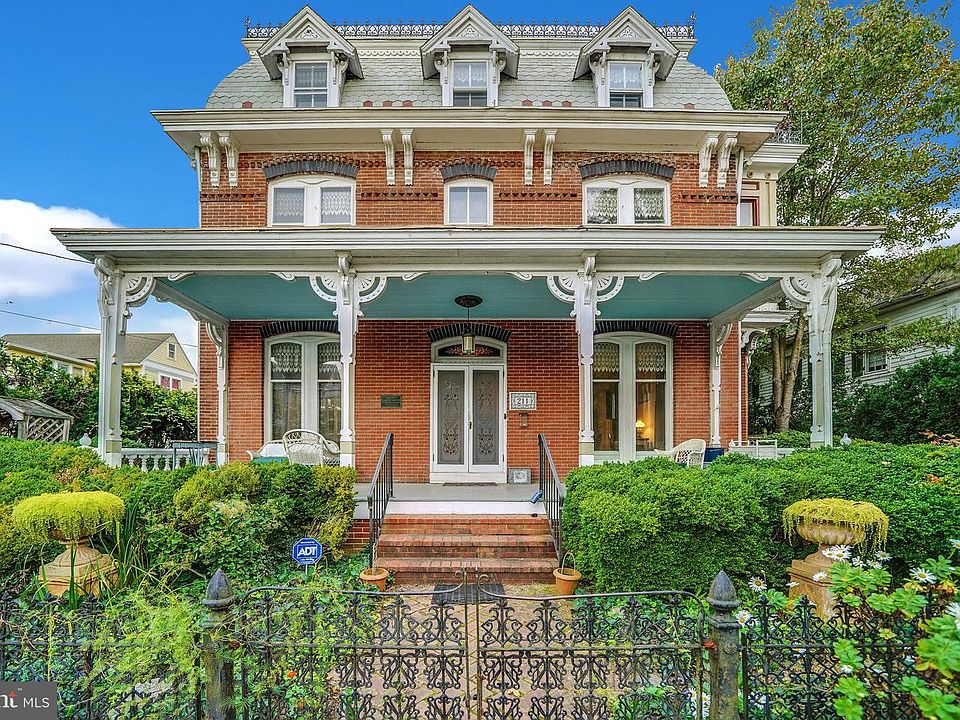 1st image of 211 N Cass St