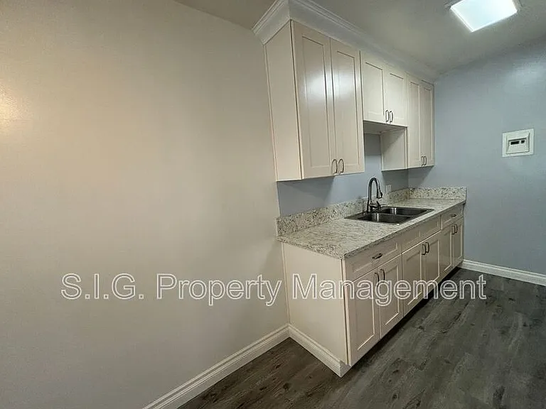 526 E Windsor Rd #3 — Photo 9