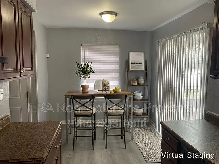 3327 McGuffey Rd — Photo 2