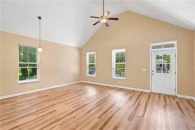 3 bed, 1.0 bath, 1056 sqft, $1,800 — Photo 2