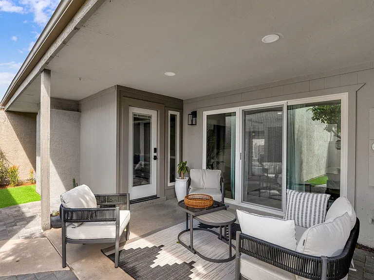 7207 N Via De Paesia — Photo 24