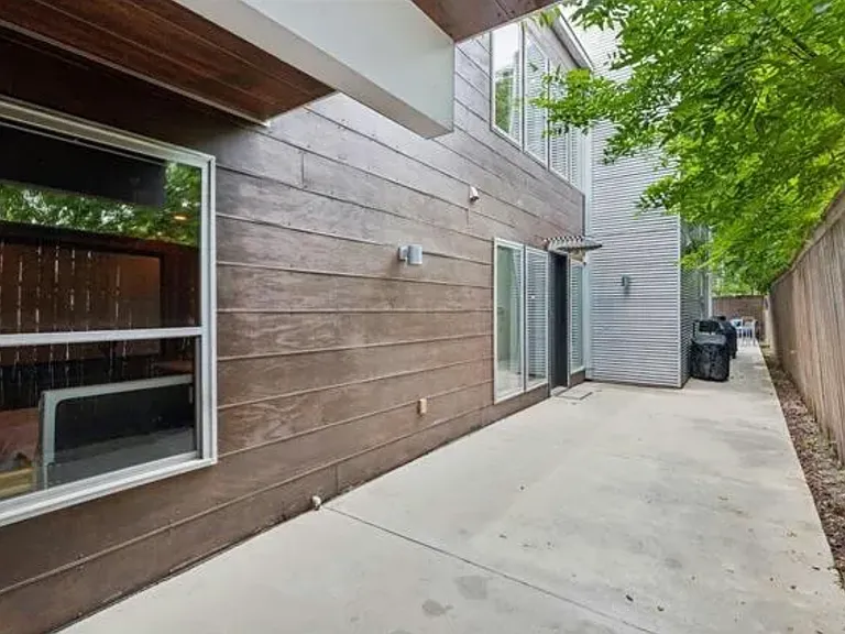 4413 Roseland Ave — Photo 28