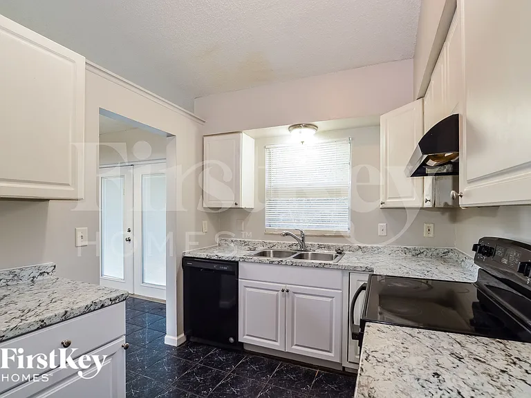 649 Nardello Dr — Photo 5