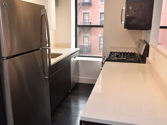 3rd image of 611 W 180th St APT 15