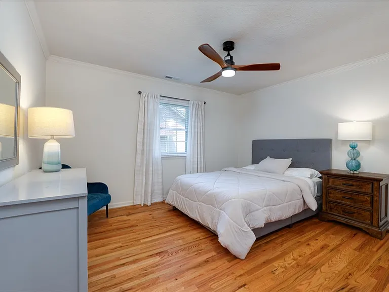 3700 Lindsey Ln — Photo 9