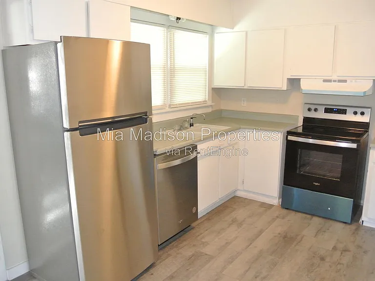201 Sea Island Dr — Photo 10