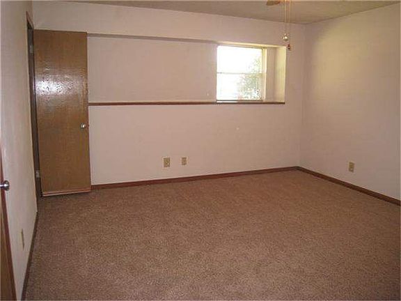 5th image of 2510 E Martha Ln