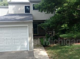 6433 Wainscot St SE, Grand Rapids, MI 49546