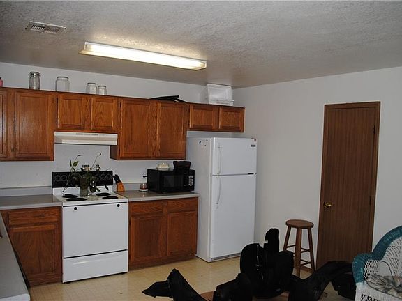 5th image of 801 E Eastview Dr