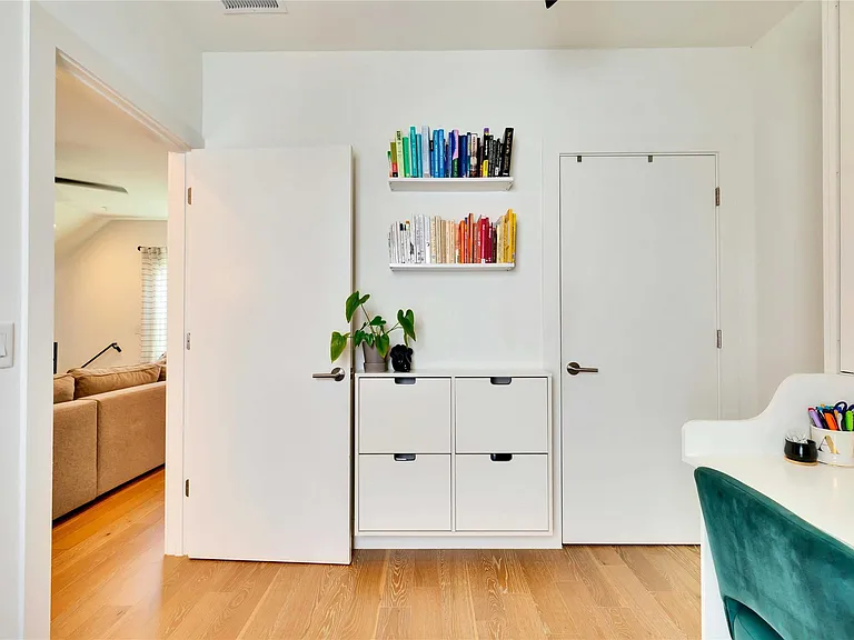 1128 Chicon St #201 — Photo 11