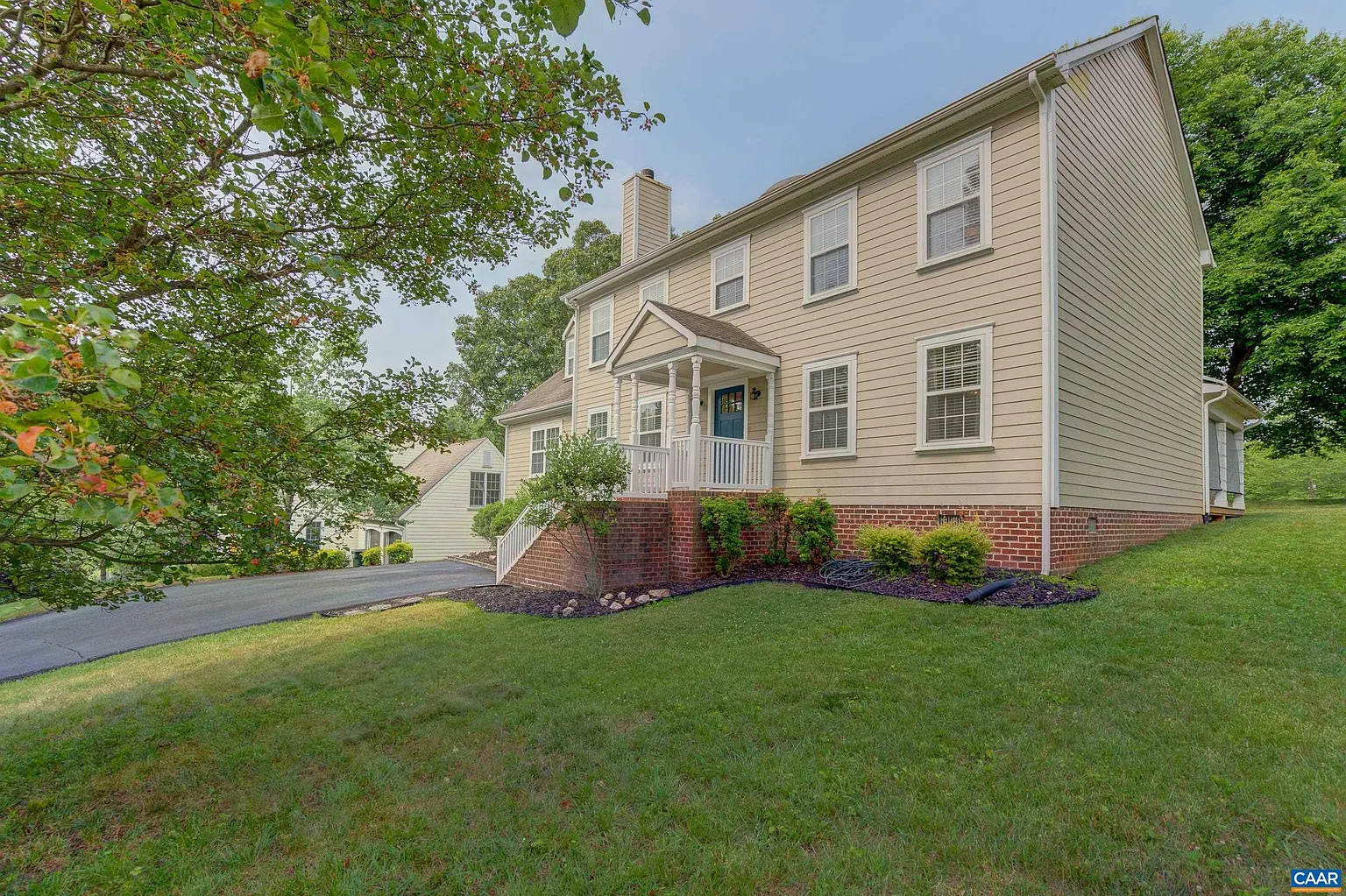 4882 Highlands Pl photo 1
