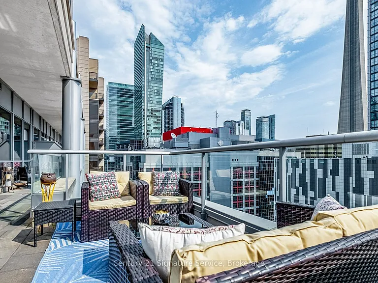 250 Wellington St W #Penthouse 36 — Photo 30