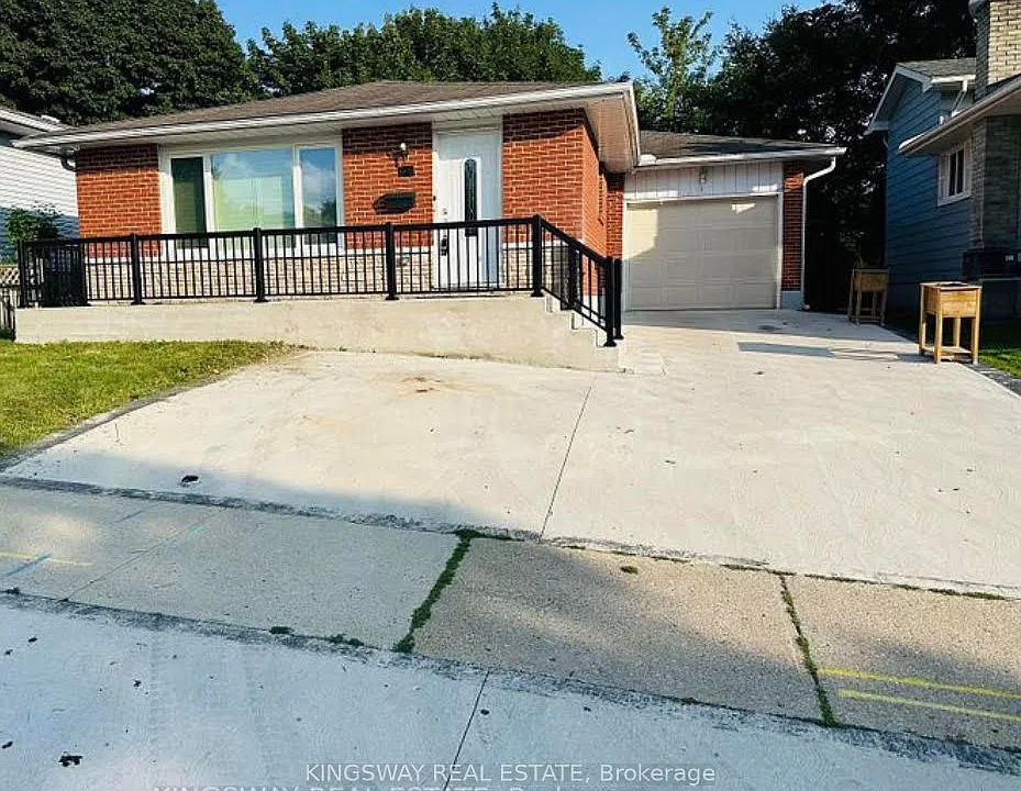 35 Silver Aspen Cres