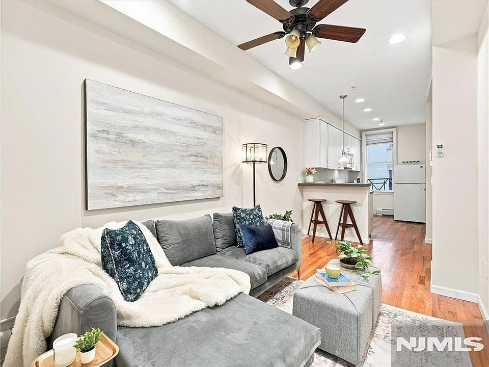 1st image of 358 3rd Street #3L