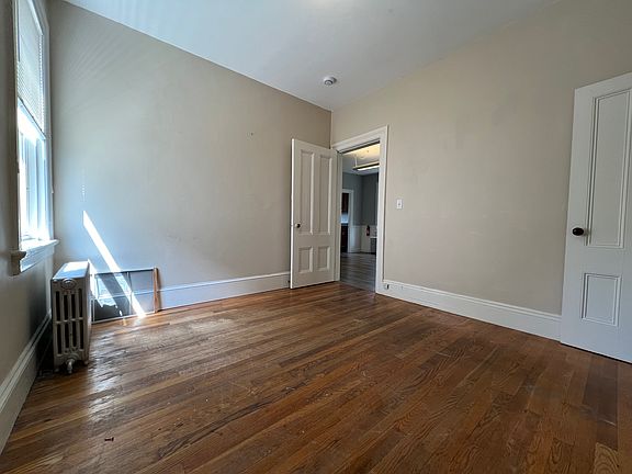 2nd image of 14 Amy St Floor 1