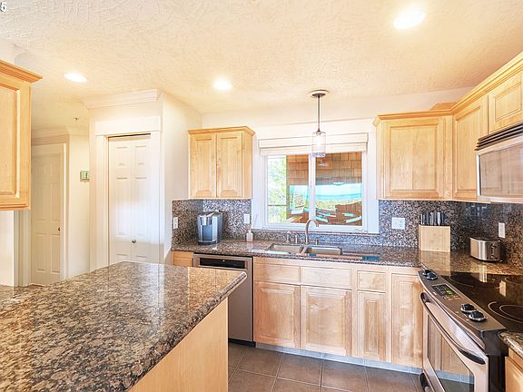 5th image of 2815 Willows Rd