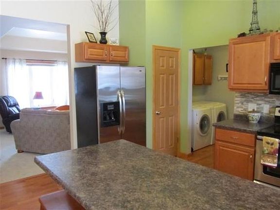5th image of 479 Crowfoot Ave