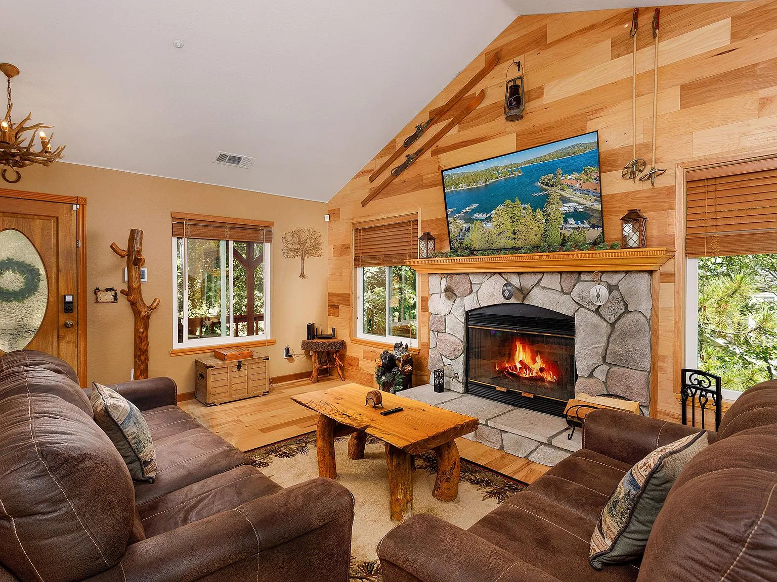 1208 Aleutian Dr — Photo 3
