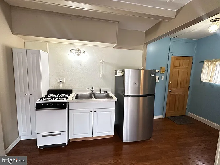 356 N Charlotte St #2B — Photo 2