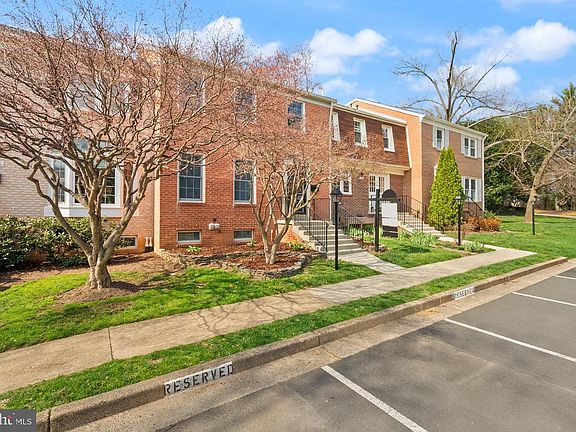 2nd image of 1838 Golf View Ct