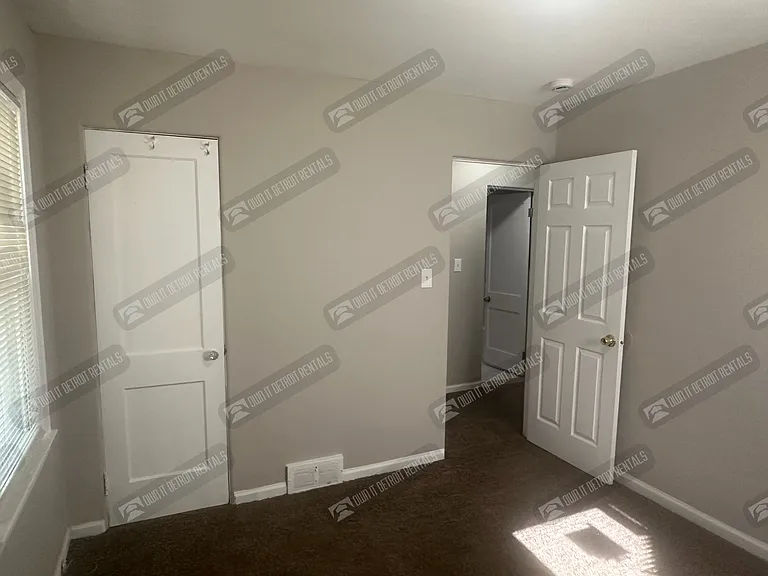 7777 Auburn St — Photo 9